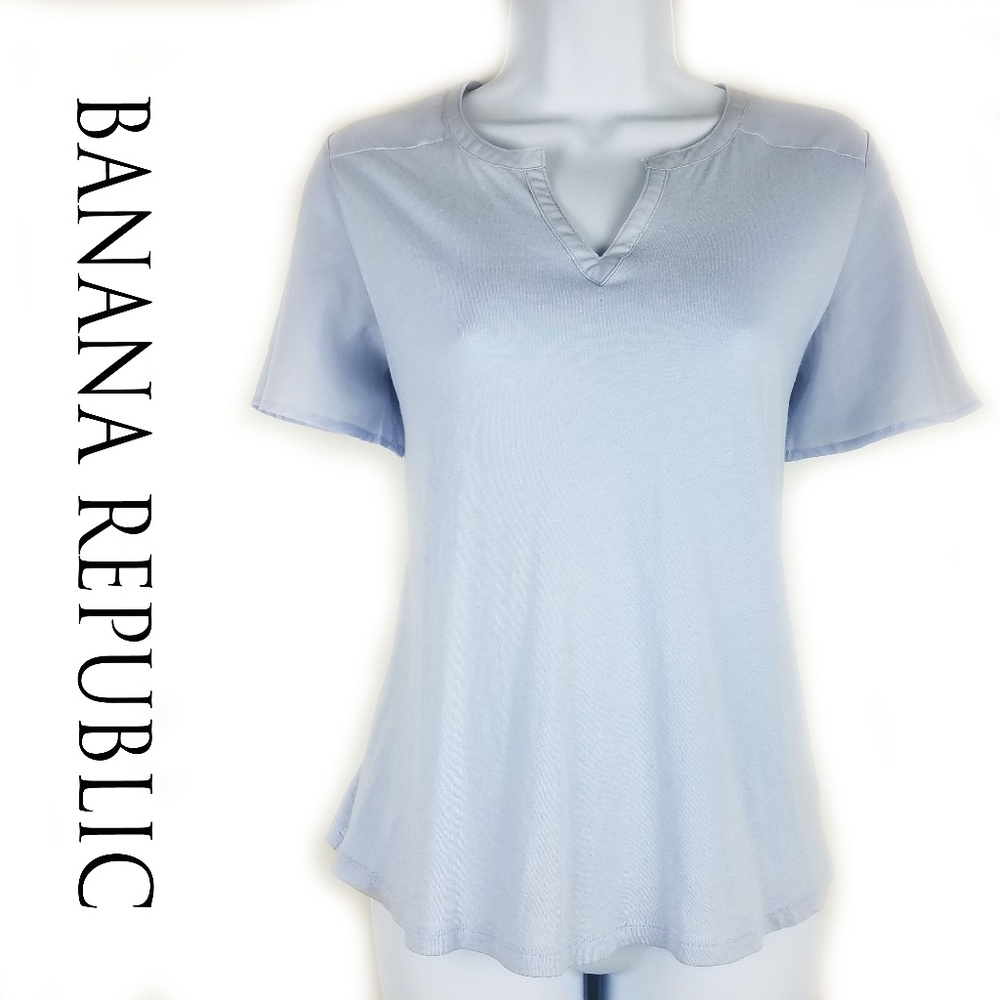 BANANA REPUBLIC SHORT SLEEVE V NECK TOP IN COTTON!